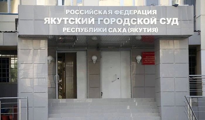 "Обзывался, толкал и несколько раз плюнул в лицо"