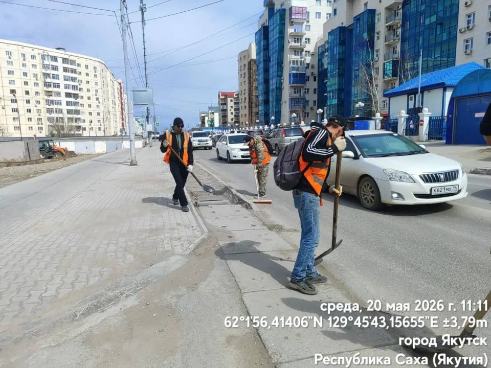 Очистка и подготовка к вывозу с прибордюрной части дорог, ул. Ларионова Очистка и подготовка к вывозу с прибордюрной части дорог, ул. Ларионова