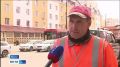 В Якутске продолжается мытье автобусных остановок