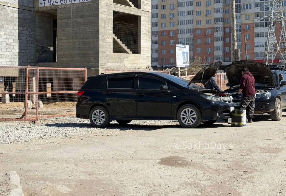 На улицах города появились мобильные заправщики (антифриз и фреон) На улицах города появились мобильные заправщики (антифриз и фреон)