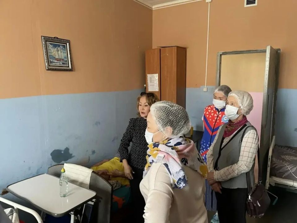 Общественный контроль за частными пансионатами Якутска: «Грязно, пыльно, постояльцы целыми днями смотрят телевизор»