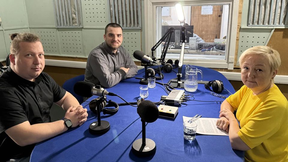В новом выпуске радиопередачи "Радио России — Саха" — "Тема дня" мы поговорили об уникальном межрегиональном проекте "От Кулаковского до Гамзатова", который связал Якутию и Дагестан крепкой нитью поэзии и философии В новом выпуске радиопередачи "Радио России — Саха" — "Тема дня" мы поговорили об уникальном межрегиональном проекте "От Кулаковского до Гамзатова", который связал Якутию и Дагестан крепкой нитью поэзии и философии
