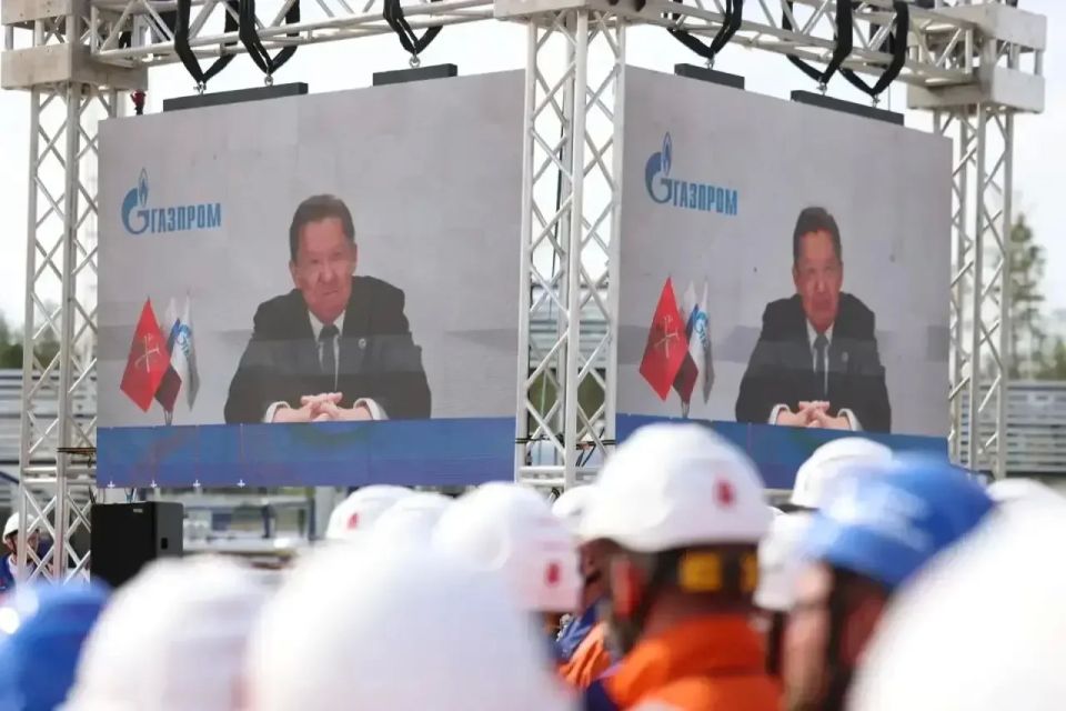 Айсен Николаев: Сегодня на Чонской группе месторождений на юго - западе Якутии дали старт масштабному проекту, значимому не только для Якутии, но и для всей топливно - энергетической отрасли страны - запущена нефтяная... Айсен Николаев: Сегодня на Чонской группе месторождений на юго - западе Якутии дали старт масштабному проекту, значимому не только для Якутии, но и для всей топливно - энергетической отрасли страны - запущена нефтяная...