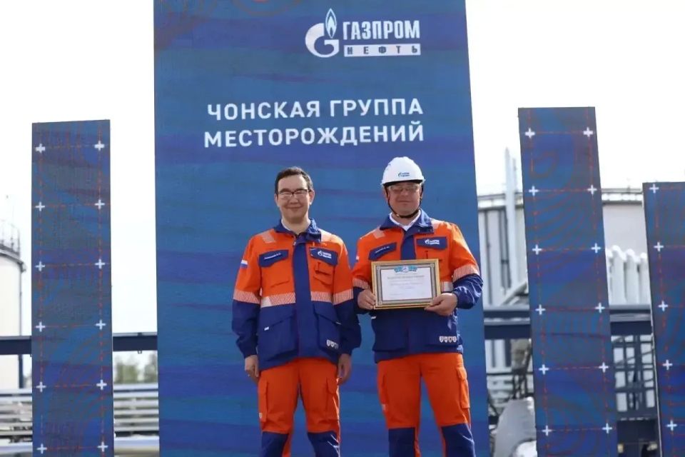 Айсен Николаев: Сегодня на Чонской группе месторождений на юго - западе Якутии дали старт масштабному проекту, значимому не только для Якутии, но и для всей топливно - энергетической отрасли страны - запущена нефтяная... Айсен Николаев: Сегодня на Чонской группе месторождений на юго - западе Якутии дали старт масштабному проекту, значимому не только для Якутии, но и для всей топливно - энергетической отрасли страны - запущена нефтяная...