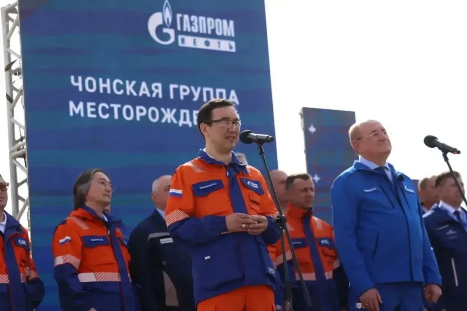 Айсен Николаев: Сегодня на Чонской группе месторождений на юго - западе Якутии дали старт масштабному проекту, значимому не только для Якутии, но и для всей топливно - энергетической отрасли страны - запущена нефтяная...