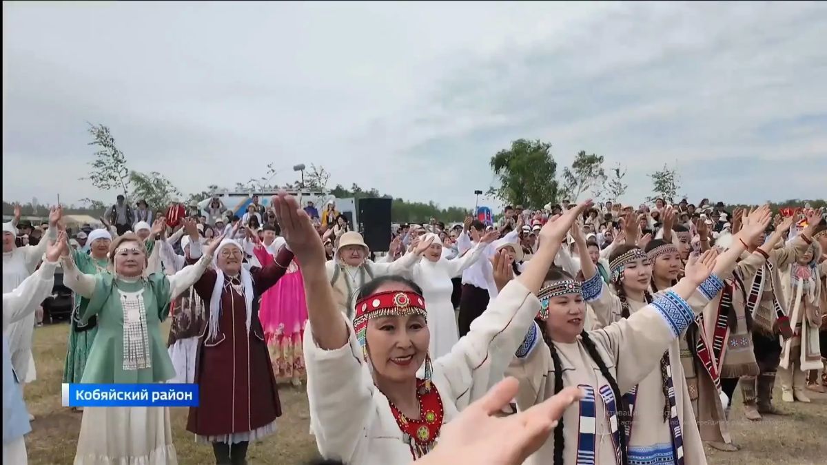 В местности "Уун Хонуу" села Кобяй 5 июля состоялась торжественная церемония закрытия XIX республиканского национального праздника "Ысыах Олонхо - 2026"