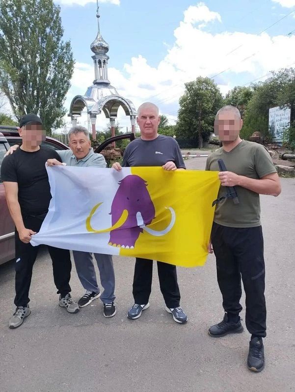Делегация Усть-Янского района доставила гуманитарную помощь бойцам в зоне СВО Делегация Усть-Янского района доставила гуманитарную помощь бойцам в зоне СВО