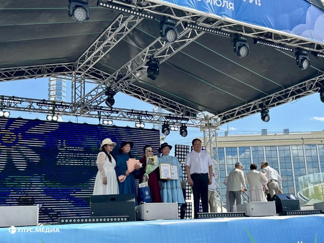 В Якутске наградили победителей конкурса «Семья года – 2026» В Якутске наградили победителей конкурса «Семья года – 2026»
