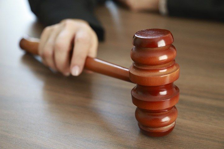 В Якутске за угон такси и стрельбу в водителя осужден местный житель