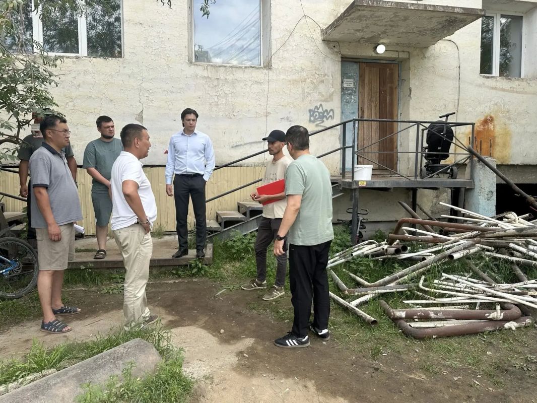 В целях контроля за ходом капитального ремонта Министерство жилищно-коммунального хозяйства и энергетики Республики Саха (Якутия) совместно с Фондом капитального ремонта Республики Саха (Якутия) провело выездной осмотр... В целях контроля за ходом капитального ремонта Министерство жилищно-коммунального хозяйства и энергетики Республики Саха (Якутия) совместно с Фондом капитального ремонта Республики Саха (Якутия) провело выездной осмотр...