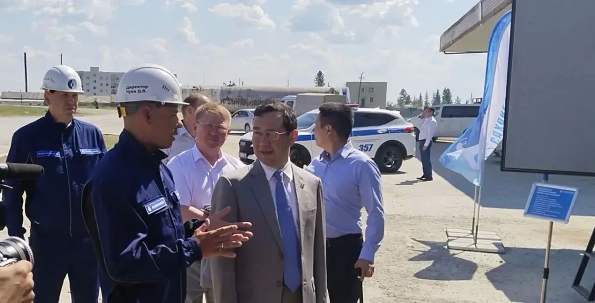 Айсен Николаев оценил эффективность работы первой в Якутии мобильной газовой заправки В ходе рабочей поездки в Хангаласский улус глава республики Айсен Николаев посетил АЗС № 9 АО «Саханефтегазсбыт». Там он ознакомился с... Айсен Николаев оценил эффективность работы первой в Якутии мобильной газовой заправки В ходе рабочей поездки в Хангаласский улус глава республики Айсен Николаев посетил АЗС № 9 АО «Саханефтегазсбыт». Там он ознакомился с...