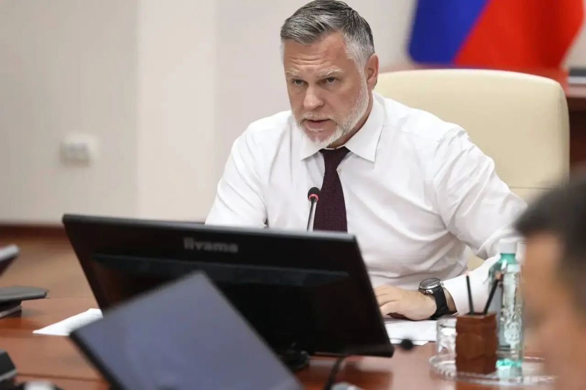 Чиновники будут реже летать