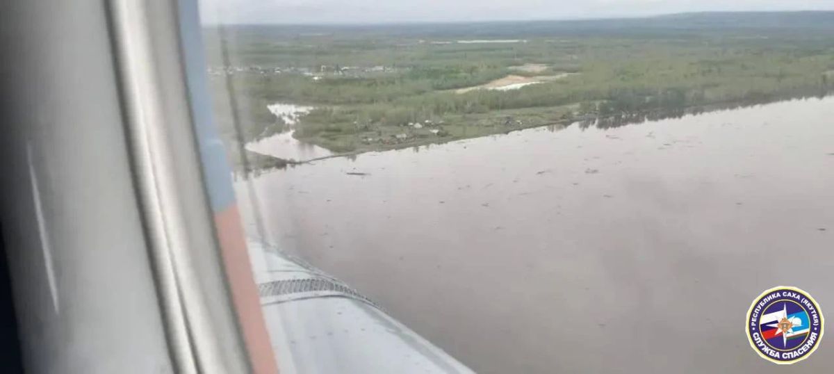 В Верхоянском районе из-за дождевого паводка на реке Яна к вылету готовится вертолет со спасателями, сообщили в Службе спасения Якутии