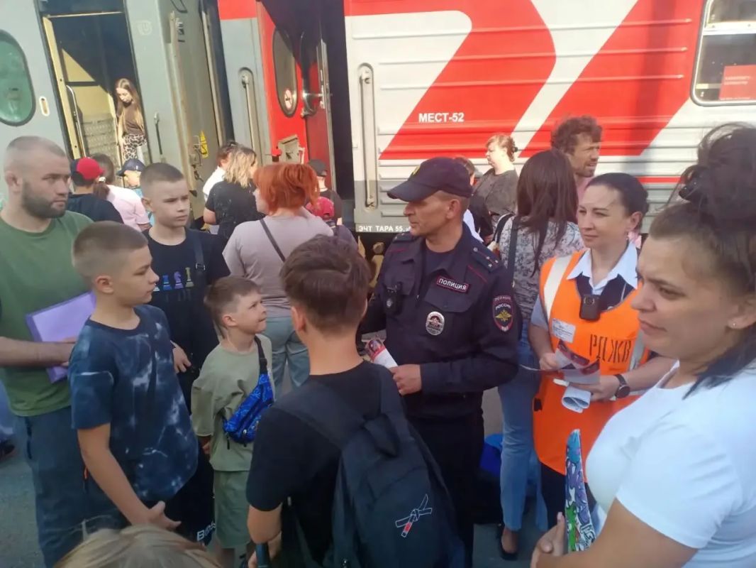 В Нерюнгри транспортные полицейские присоединились к акции «Внимание, поезд!» В Нерюнгри транспортные полицейские присоединились к акции «Внимание, поезд!»