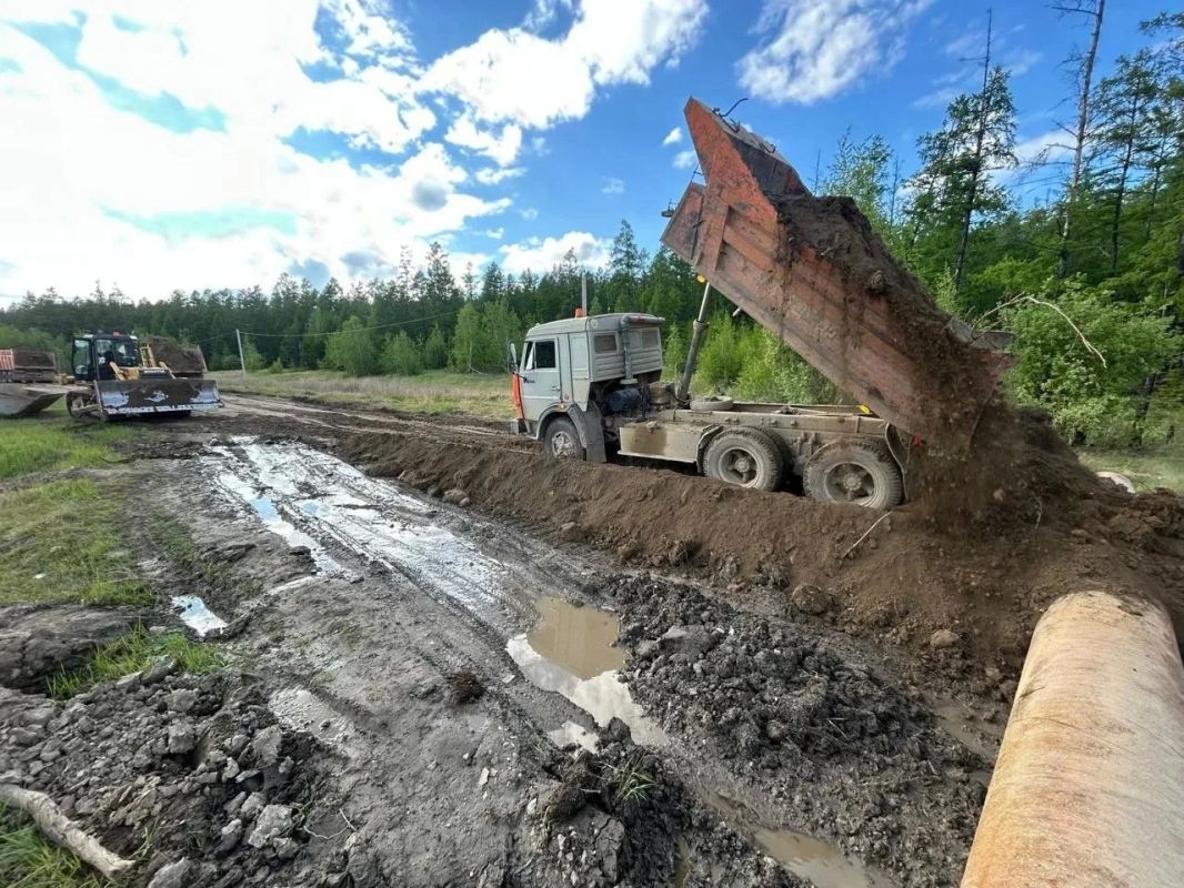В Усть-Алданском улусе Якутии продолжается ремонт дороги к селу Танда В Усть-Алданском улусе Якутии продолжается ремонт дороги к селу Танда