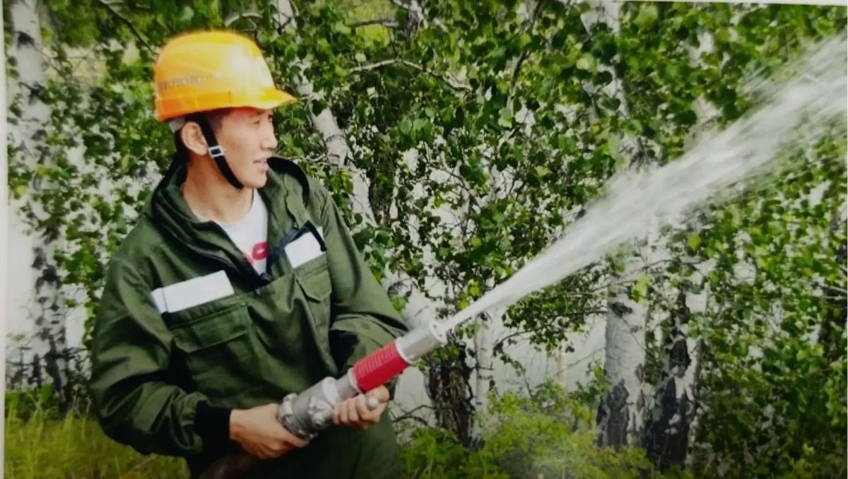 Молодое поколение лесных защитников Якутии: история Айсена Ефремова Молодое поколение лесных защитников Якутии: история Айсена Ефремова