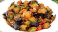 Ароматные тушеные баклажаны с курицей: идеальный ужин для всей семьи