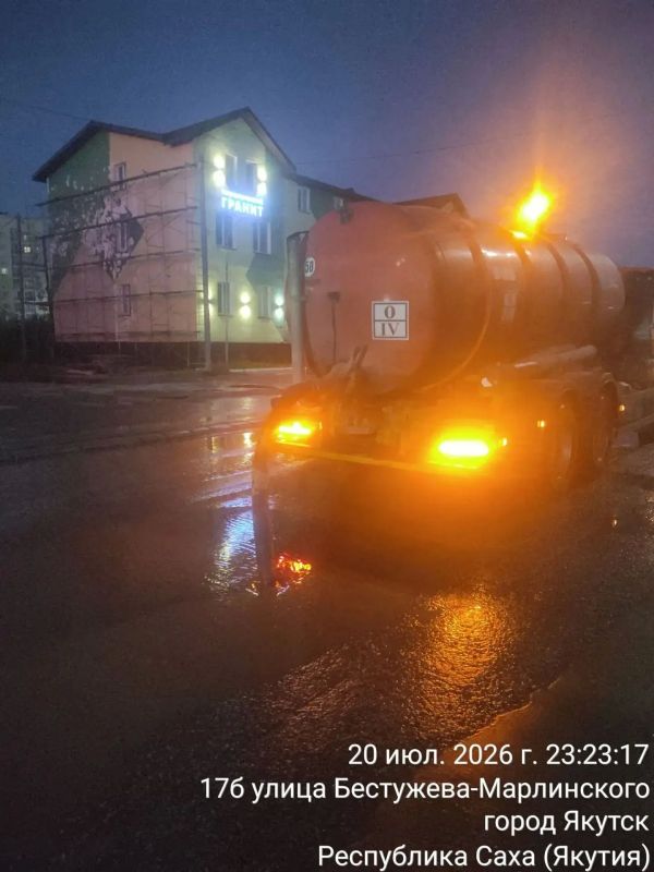 Работы, по откачке дождевых вод с улиц столицы, городскими коммунальщиками не останавливаются ни на минуту Работы, по откачке дождевых вод с улиц столицы, городскими коммунальщиками не останавливаются ни на минуту