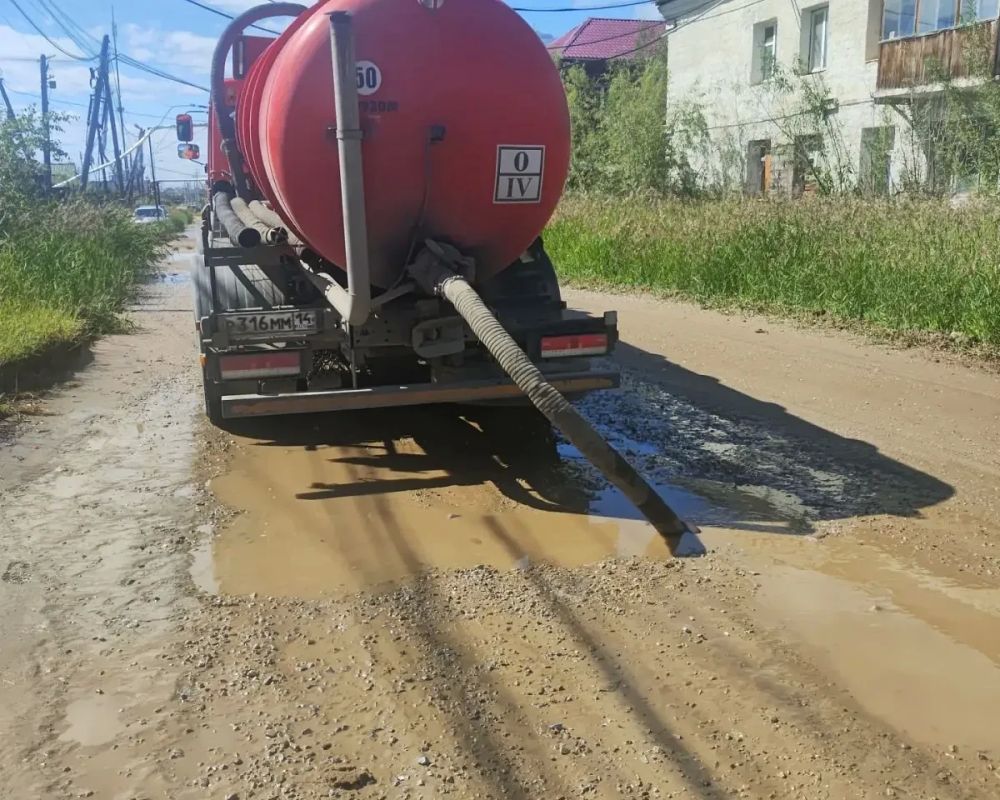 В Якутске продолжаются мероприятия по ликвидации последствий обильных осадков В Якутске продолжаются мероприятия по ликвидации последствий обильных осадков