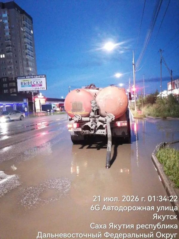 Обычно после дождя центр города утопает в лужах Обычно после дождя центр города утопает в лужах