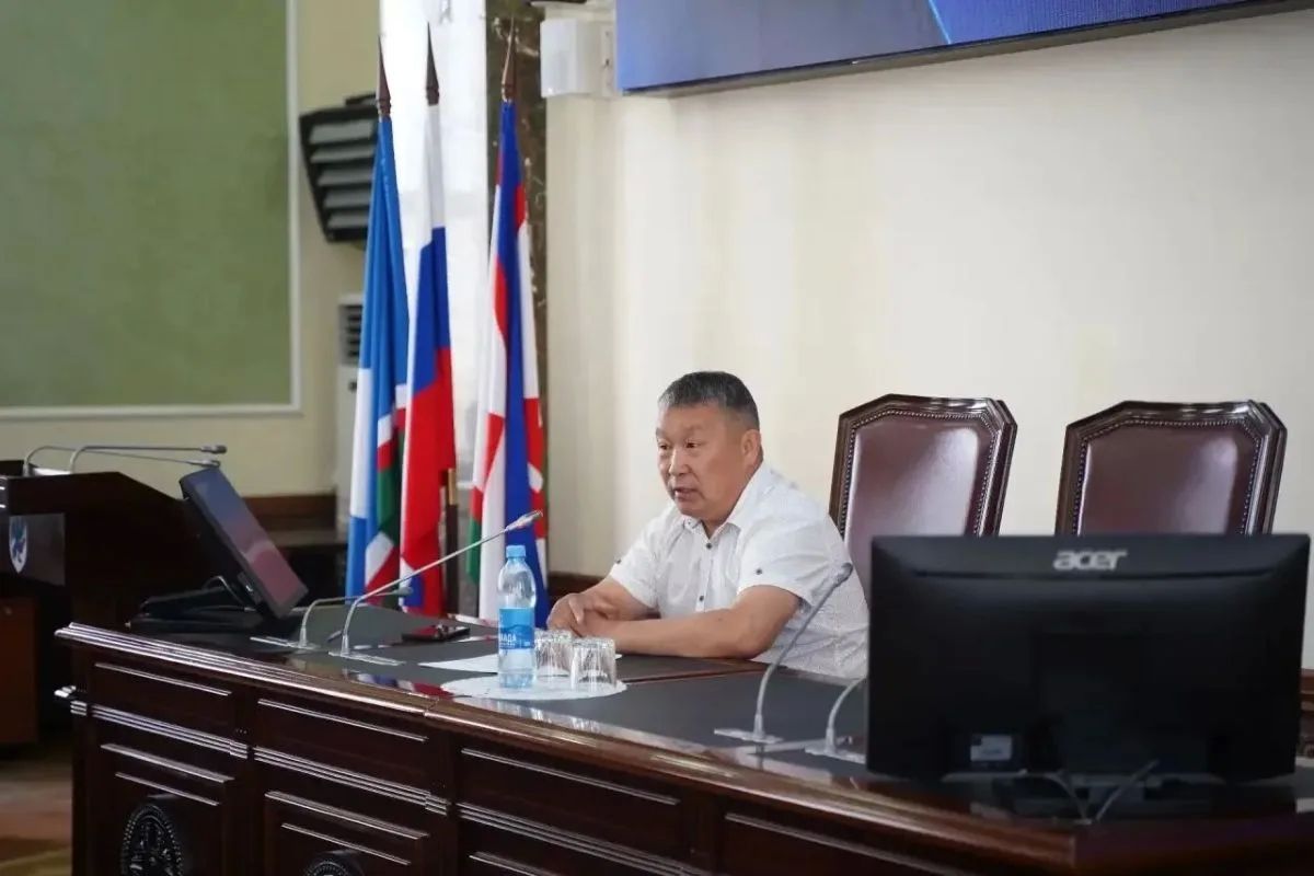 Дмитрий Садовников представил первых руководителей своей команды в мэрии Якутска