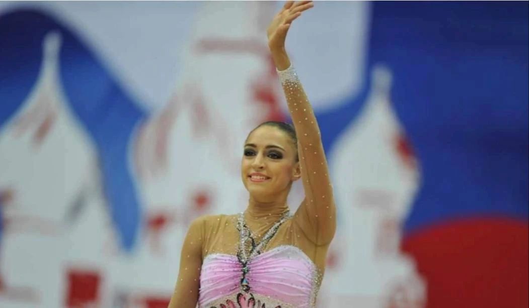 Двукратная олимпийская чемпионка Евгения Канаева поставила программы для якутских гимнасток Двукратная олимпийская чемпионка Евгения Канаева поставила программы для якутских гимнасток