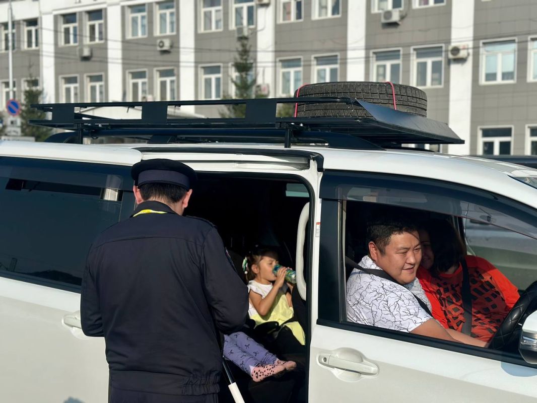 В рамках профилактической работы сотрудники Госавтоинспекции напомнили водителям о необходимости быть предельно внимательными вблизи школ и детских садов, соблюдать скоростной режим и правила проезда пешеходных переходов В рамках профилактической работы сотрудники Госавтоинспекции напомнили водителям о необходимости быть предельно внимательными вблизи школ и детских садов, соблюдать скоростной режим и правила проезда пешеходных переходов