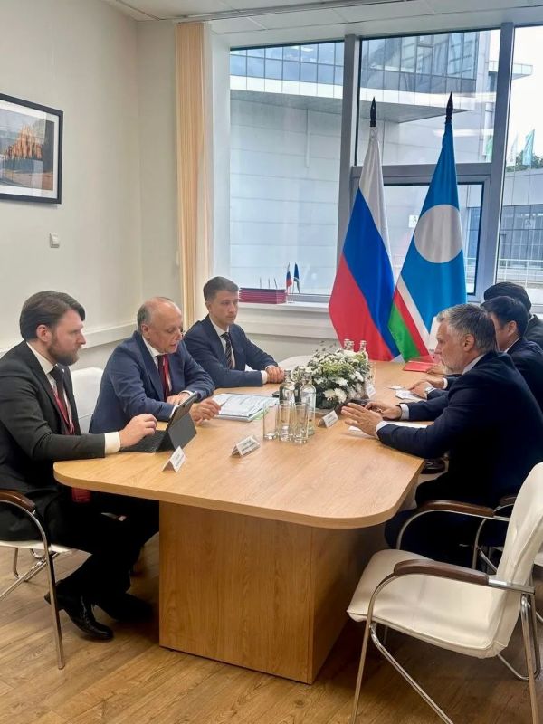 ВЭФ-2026: Асламбек Гермаханов и Кирилл Бычков обсудили геологоразведку в Якутии ВЭФ-2026: Асламбек Гермаханов и Кирилл Бычков обсудили геологоразведку в Якутии
