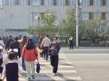 В рамках профилактической работы сотрудники Госавтоинспекции напомнили водителям о необходимости быть предельно внимательными вблизи школ и детских садов, соблюдать скоростной режим и правила проезда пешеходных переходов