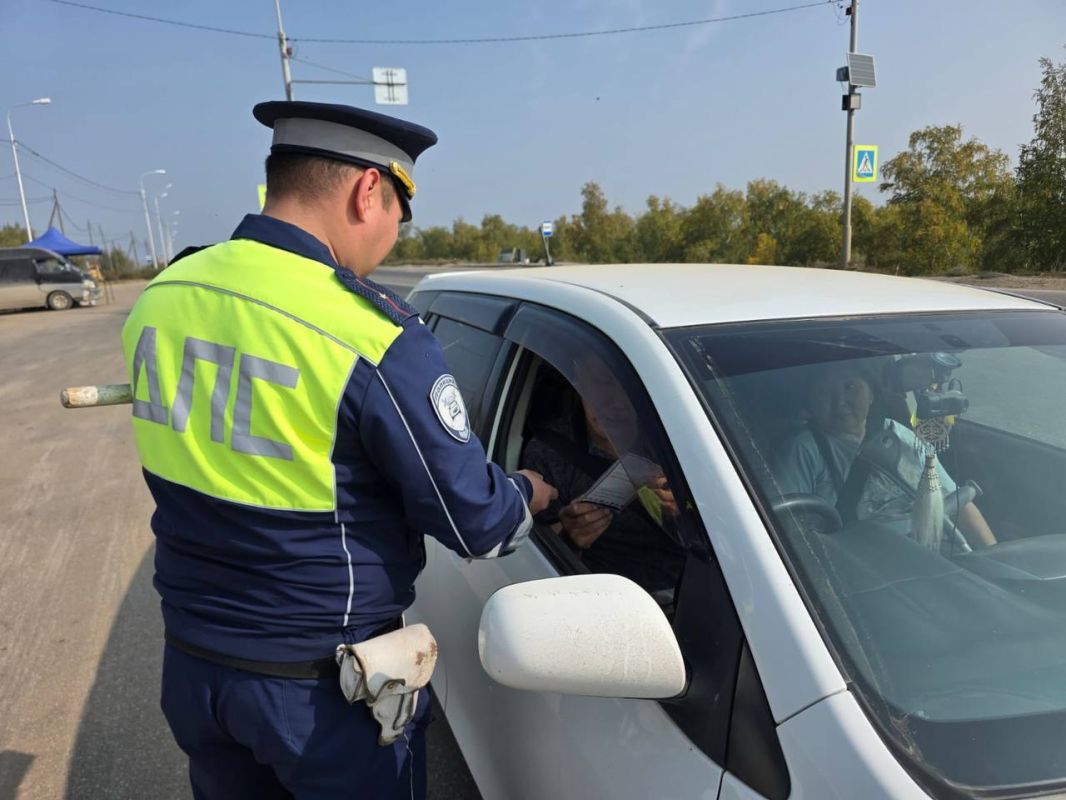 В рамках профилактической работы сотрудники Госавтоинспекции напомнили водителям о необходимости быть предельно внимательными вблизи школ и детских садов, соблюдать скоростной режим и правила проезда пешеходных переходов В рамках профилактической работы сотрудники Госавтоинспекции напомнили водителям о необходимости быть предельно внимательными вблизи школ и детских садов, соблюдать скоростной режим и правила проезда пешеходных переходов