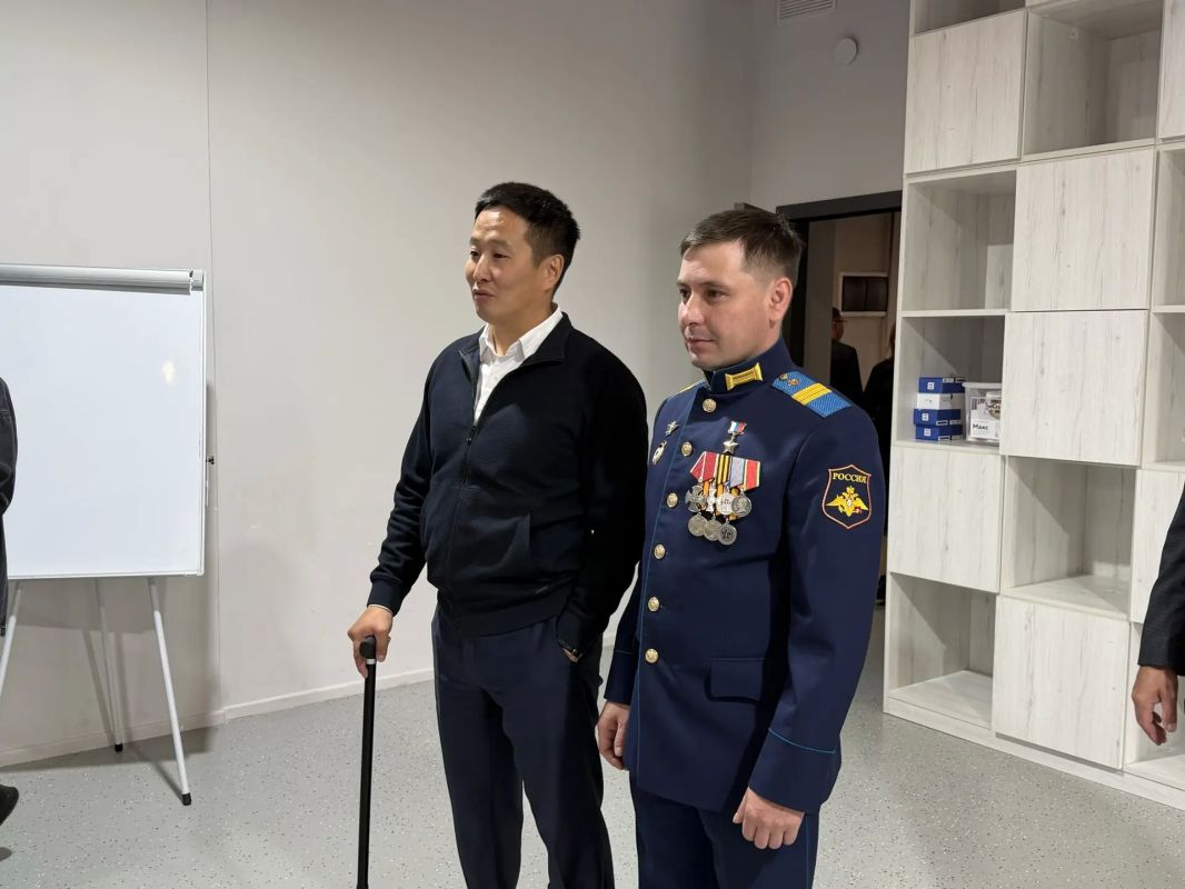 Вместе с Героем Российской Федерации, гвардии сержантом Виктором Софроновым в центре «Патриот» обсудили вопросы патриотического воспитания молодежи Вместе с Героем Российской Федерации, гвардии сержантом Виктором Софроновым в центре «Патриот» обсудили вопросы патриотического воспитания молодежи