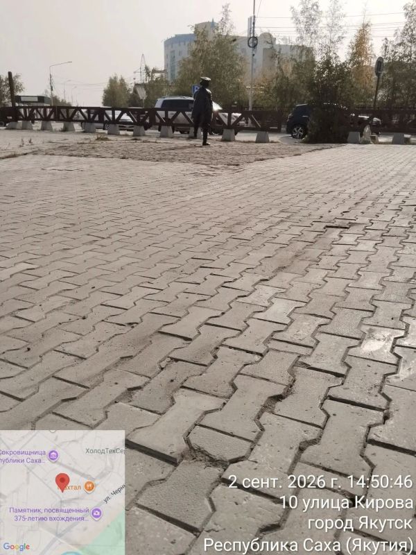 В Старом городе провели выкорчёвку пней возле Преображенского собора В Старом городе провели выкорчёвку пней возле Преображенского собора