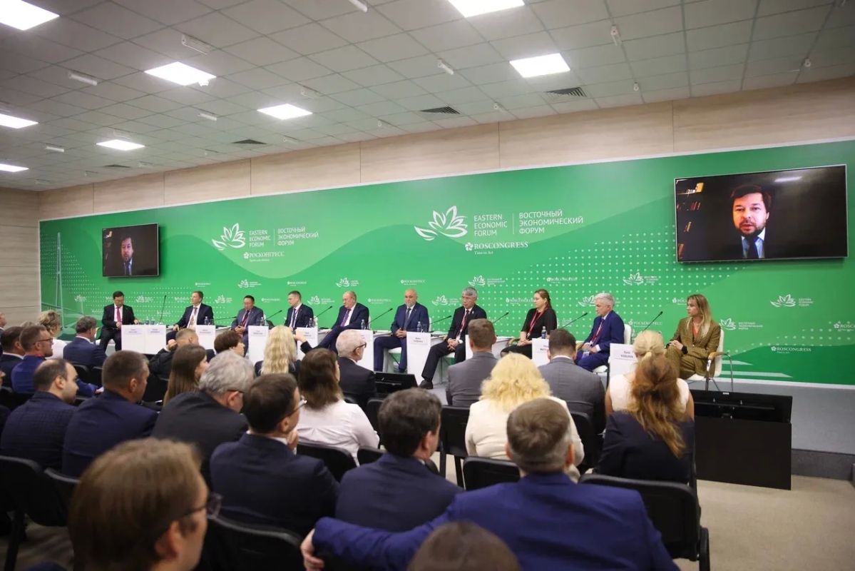Айсен Николаев: На площадке Восточного экономического форума провел заседание комиссии Государственного Совета Российской Федерации по направлению «Энергетика» в формате сессии «Газификация Дальнего Востока: вызовы и... Айсен Николаев: На площадке Восточного экономического форума провел заседание комиссии Государственного Совета Российской Федерации по направлению «Энергетика» в формате сессии «Газификация Дальнего Востока: вызовы и...