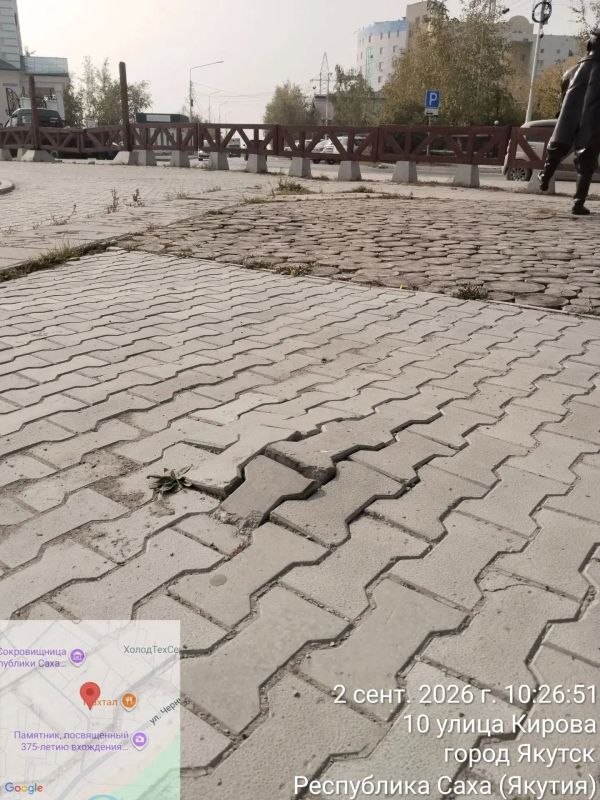 В Старом городе провели выкорчёвку пней возле Преображенского собора В Старом городе провели выкорчёвку пней возле Преображенского собора