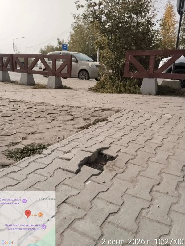 В Старом городе провели выкорчёвку пней возле Преображенского собора В Старом городе провели выкорчёвку пней возле Преображенского собора