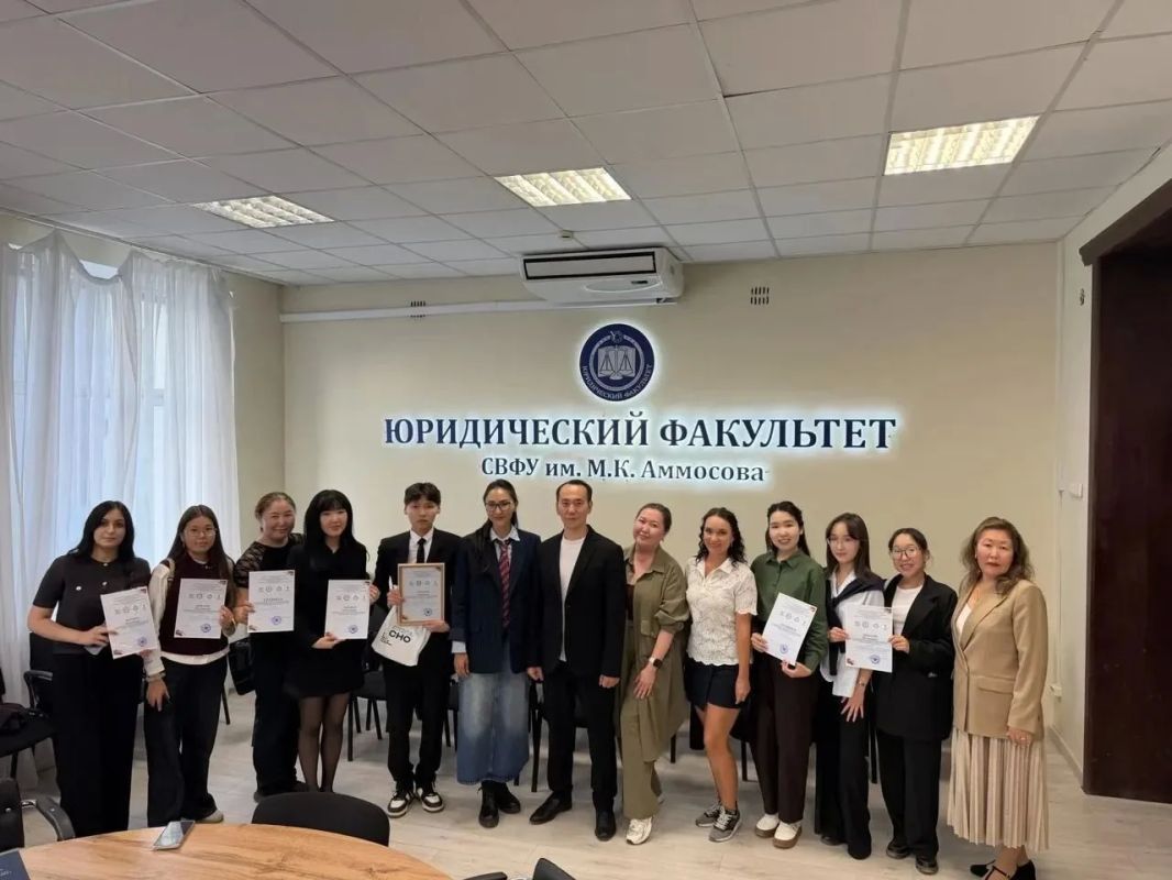 Центризбирком Якутии и юридический факультет СВФУ им. М.К. Аммосова продолжают сотрудничество по вопросам повышения правовой культуры молодежи Центризбирком Якутии и юридический факультет СВФУ им. М.К. Аммосова продолжают сотрудничество по вопросам повышения правовой культуры молодежи