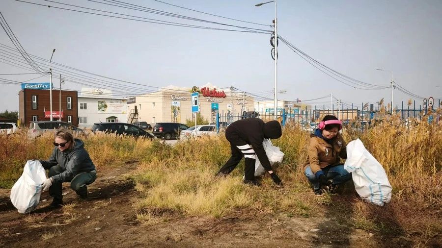 Общегородской субботник по уборке территорий провели в Якутске Общегородской субботник по уборке территорий провели в Якутске
