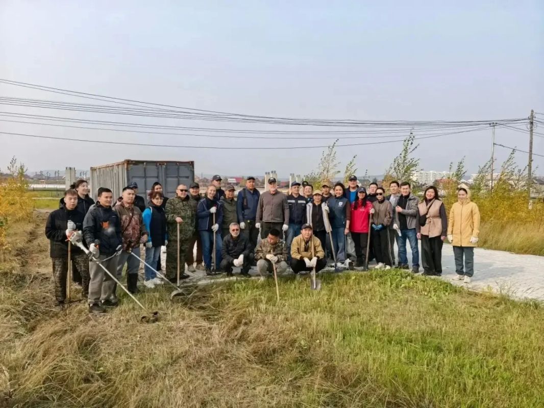 Общегородской субботник по уборке территорий провели в Якутске Общегородской субботник по уборке территорий провели в Якутске