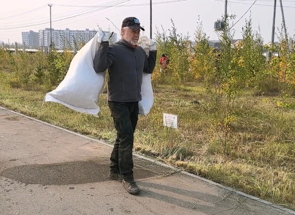 Кирилл Бычков: Рад был присоединиться к общегородскому субботнику и вместе с жителями Якутска внести свой вклад в подготовку ко Дню города Кирилл Бычков: Рад был присоединиться к общегородскому субботнику и вместе с жителями Якутска внести свой вклад в подготовку ко Дню города
