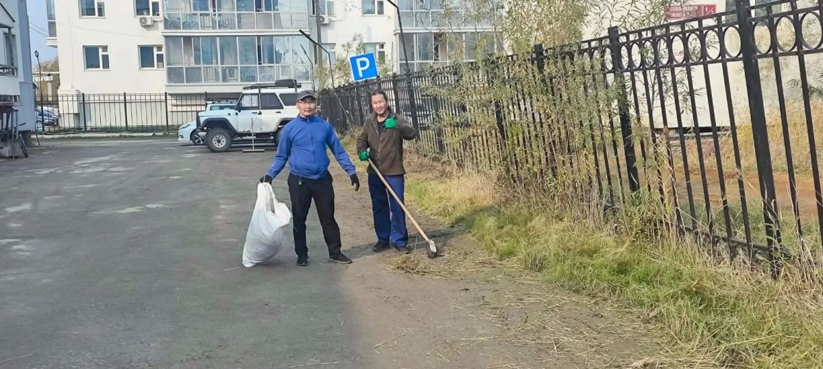 Управтодор Якутии поддержал инициативу мэра Якутска: сотрудники ведомства провели субботник Управтодор Якутии поддержал инициативу мэра Якутска: сотрудники ведомства провели субботник