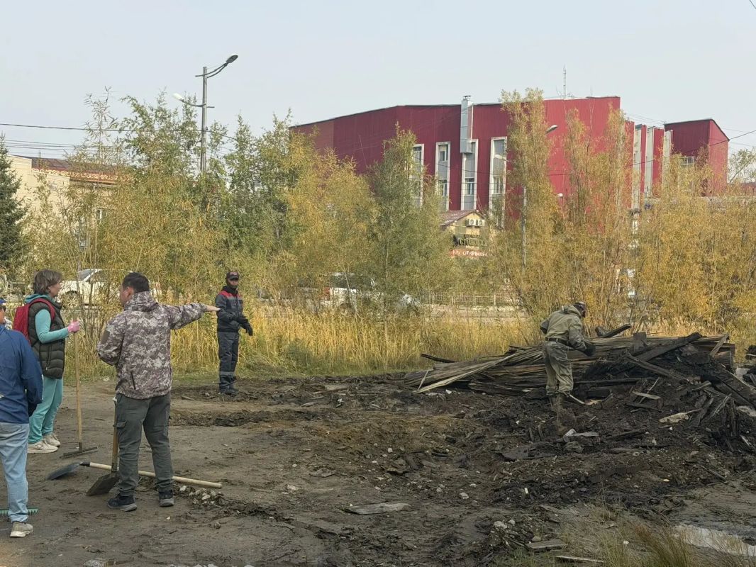 Центральный округ вышел на общегородской субботник Центральный округ вышел на общегородской субботник