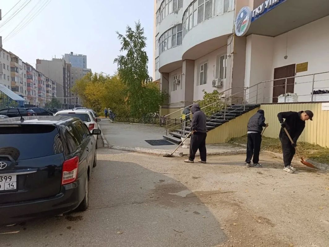 Управтодор Якутии поддержал инициативу мэра Якутска: сотрудники ведомства провели субботник Управтодор Якутии поддержал инициативу мэра Якутска: сотрудники ведомства провели субботник