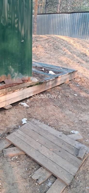 #пишут Пытались сходить с сыном в туалет в парке, но оба туалета оказались в ужасном состоянии #пишут Пытались сходить с сыном в туалет в парке, но оба туалета оказались в ужасном состоянии