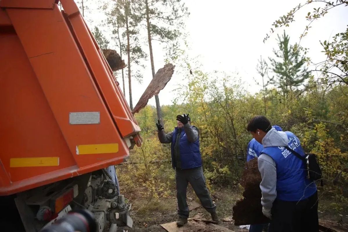 В Якутске прошел общегородской субботник В Якутске прошел общегородской субботник