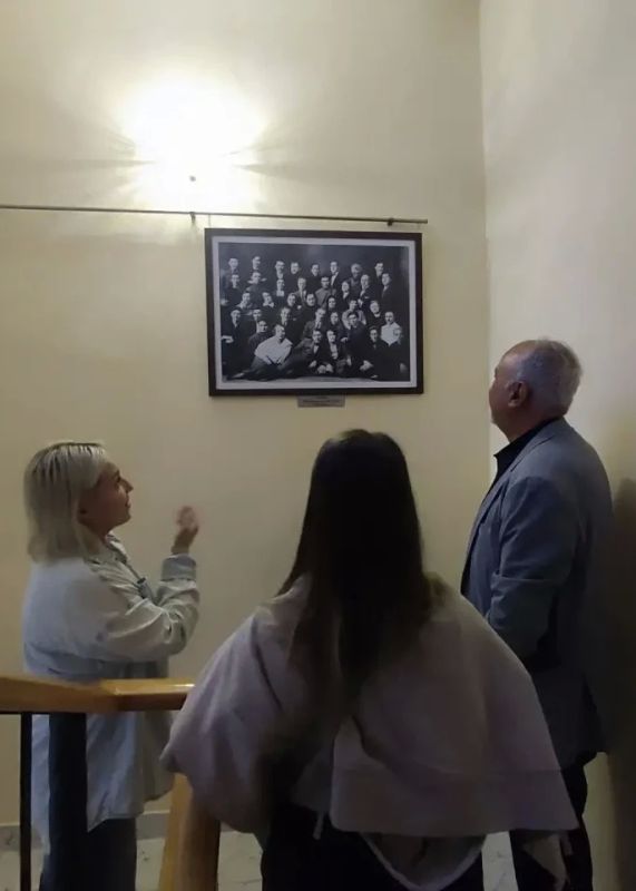 Посол Пакистана в России посетил Русский театр им. А.С. Пушкина Посол Пакистана в России посетил Русский театр им. А.С. Пушкина