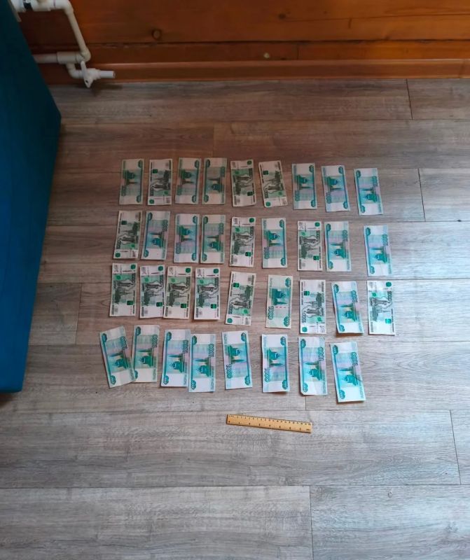 В Якутии окончено расследование уголовного дела в отношении владельца двух теневых магазинов по продаже наркотиков и его сообщников, обвиняемых к легализации преступных доходов В Якутии окончено расследование уголовного дела в отношении владельца двух теневых магазинов по продаже наркотиков и его сообщников, обвиняемых к легализации преступных доходов