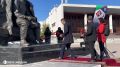 «День, который объединяет»: В Якутске впервые отмечают День языков народов России Сегодня на площади Дружбы состоялась торжественная церемония возложения цветов к памятнику основоположнику якутской литературы Алексею...