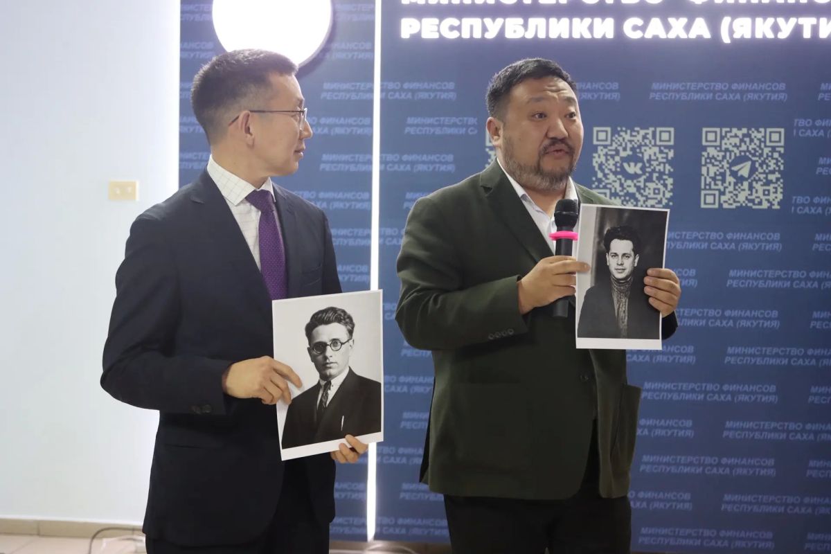В Минфине поздравили коллектив с Днём финансиста В Минфине поздравили коллектив с Днём финансиста
