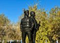 Памятник Герою России Дмитрию Егорову и кавалеру ордена мужества Николаю Романову открыли в Якутске