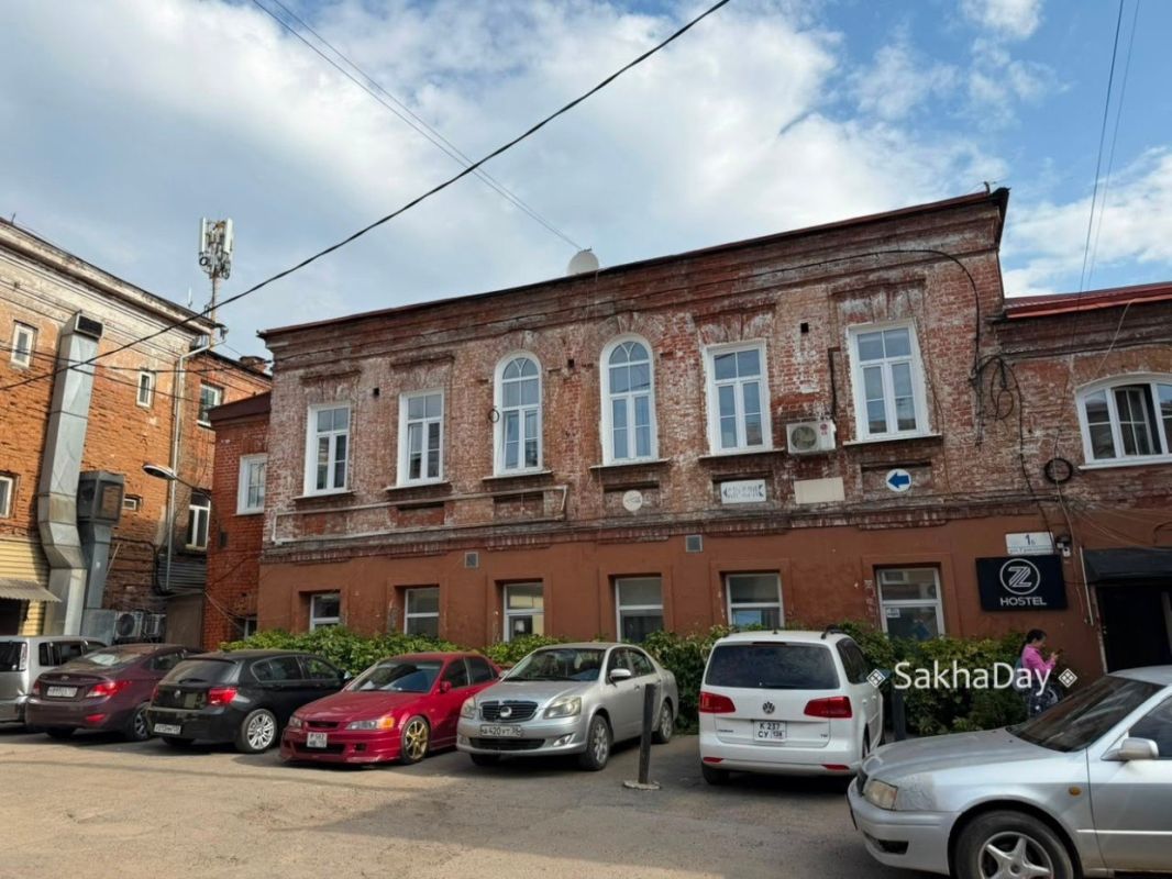 В Иркутске на старых домах делают бизнес, а у нас — только мечтают В Иркутске на старых домах делают бизнес, а у нас — только мечтают